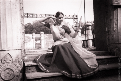 Natalia Fridman in “Kathak Kendra” Dance Institution, Delhi, India, 1996